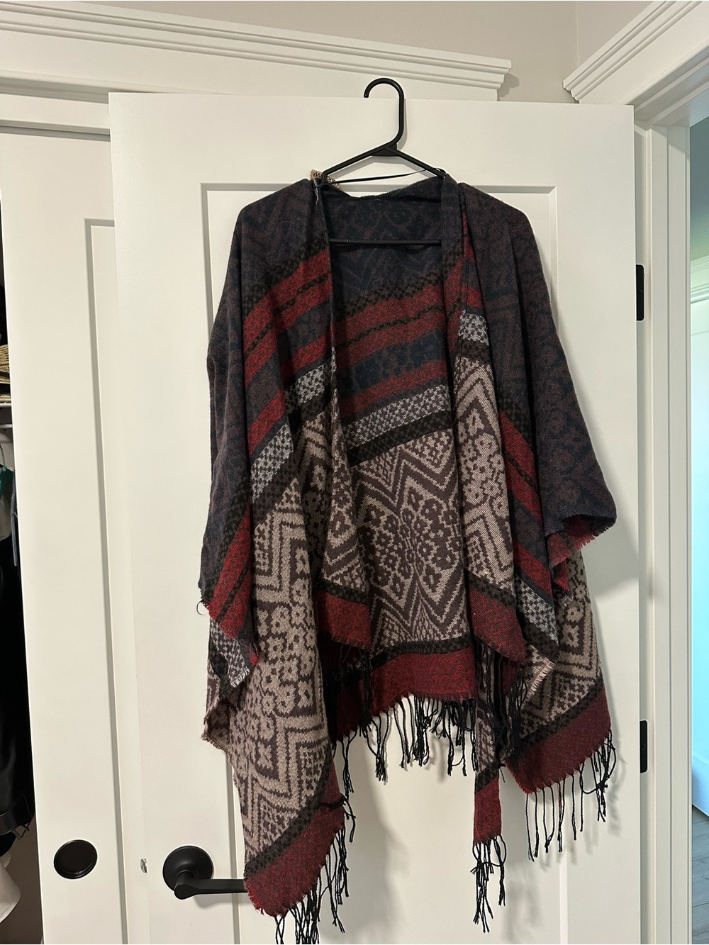 Harlow Cozy Geometric Fringe Throw in Burgundy and Gray